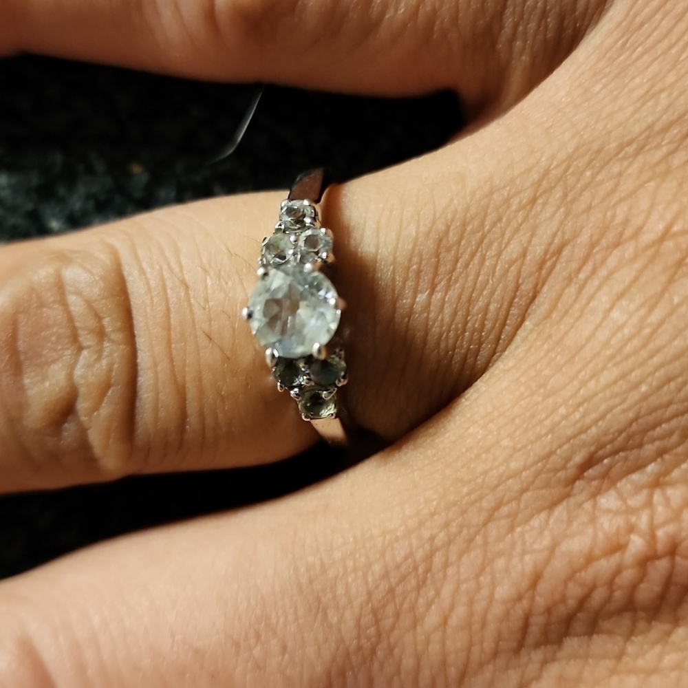 Engagement ring - Picture 3 of 6